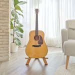 Foto de Charlie Timber lanza un soporte de guitarra de suelo de madera de bambú maciza