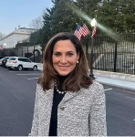 Foto de Congresista María Elvira Salazar pide a Trump no deportar a los beneficiarios del parole humanitario