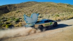 Foto de Ditchit hace estallar el icónico pájaro de Twitter para simbolizar el lanzamiento de su marketplace local