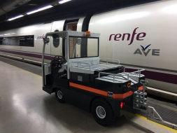 Carretillas TR suministra 7 tractores de arrastre a la estación de Renfe de Sants 