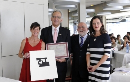 Daniel Zulaika, Coordinador del Plan para la lucha contra el Sida del País Vasco, recibe la Distinción Oficial del Coleg