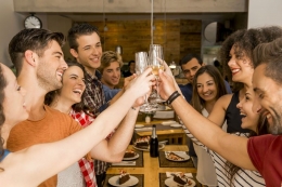 Málaga se anticipa a la Navidad: a finales de noviembre, llegan las cenas de empresa