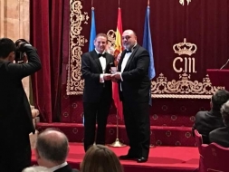 El prestigioso Criminalista Forense Luis Alamancos, galardonado con la Medalla de Oro del Foro CUM LAUDE