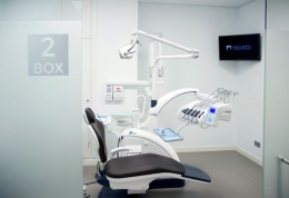 Los secretos para mantener los dientes sanos en verano por la Clínica Dental Pablo Murillo
