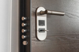 Crece la demanda de puertas blindadas como medida de protección para empresas y viviendas