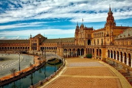 La ciudad de Sevilla cierra 2019 con récord de viajeros, según periódicos de Sevilla