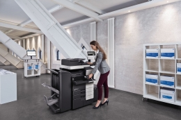 Konica Minolta apuesta por la profesionalidad en blanco y negro