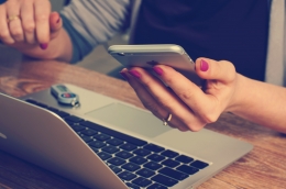 Los españoles gastan una media de 138€ al mes en compras online, según un estudio de IPSOS para Miravia