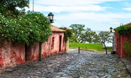 Para qué visitar Colonia de Sacramento y por qué es recomendable alquilar un auto