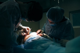 Combinando mastopexia con otras cirugías estéticas: Posibilidades y precauciones