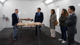 El alcalde de Las Rozas visita las instalaciones de RIC Madrid, el taller más sostenible de España