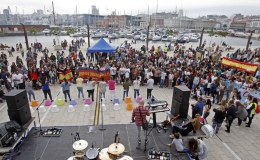Centenares de personas marchan para concienciar sobre los refugiados