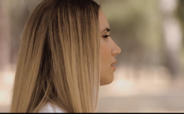 El cortometraje Tu Planeta Tierra, protagonizado por la cantante India Martínez, apela al amor como medio de salvación d