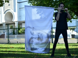 Los artistas Omar Jerez y Julia Martínez lanzan una nueva y crítica performance                         