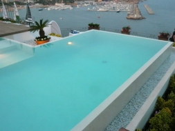 Microcemento piscinas sobre gresite.