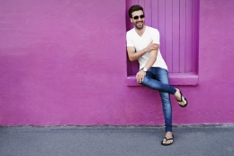 Las sandalias con riñonera integrada es la nueva moda que está arrasando en Internet