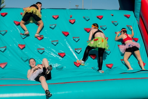 Crazy cross, loca carrera de obstáculos hinchables que te hará saltar a la infancia