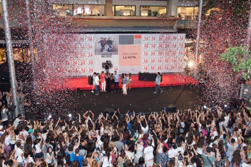 Concurso de nuevos talentos musicales en el centro comercial La Maquinista
