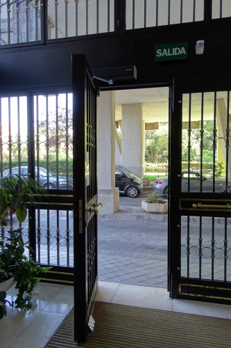 Puertas automáticas Aprimatic para el interior de la vivienda, la solución para mejorar la accesibilidad