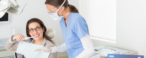 Tener los dientes más blancos es imprescindible para la higiene, según Dentalcare