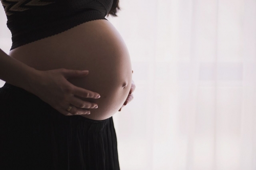 Crece el número de mujeres que sufre cáncer ginecológico antes de decidir ser madres según Jan Tesarik
