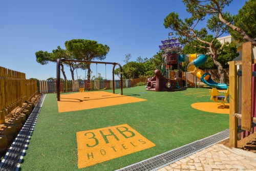  Parque infantil en el Hotel Falésia Mar