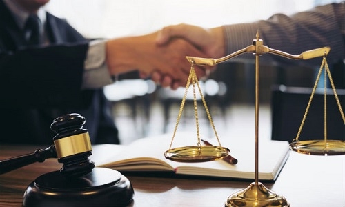 Qué hacen los abogados con especialización en derecho corporativo o societario