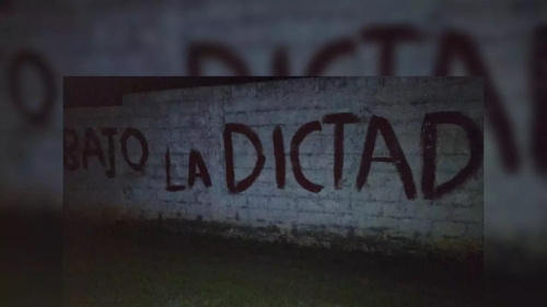 “Abajo la dictadura”: aparece cartel en estadio de San Antonio de los Baños