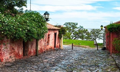 Para qué visitar Colonia de Sacramento y por qué es recomendable alquilar un auto