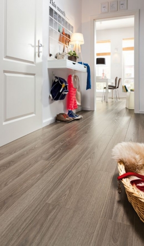 Las puertas y los zócalos lacados en blanco son tendencia en decoración según Decopraktik