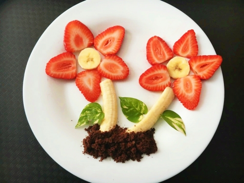 Cinco originales ideas para que tus hijos se diviertan comiendo fresas
