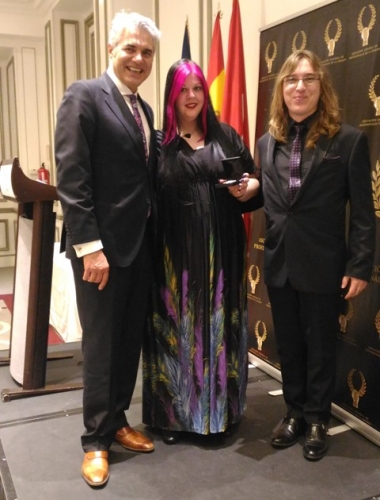 AEDEPI concede su Medalla de Oro a Yolanda Hernández de Uñas y Estética