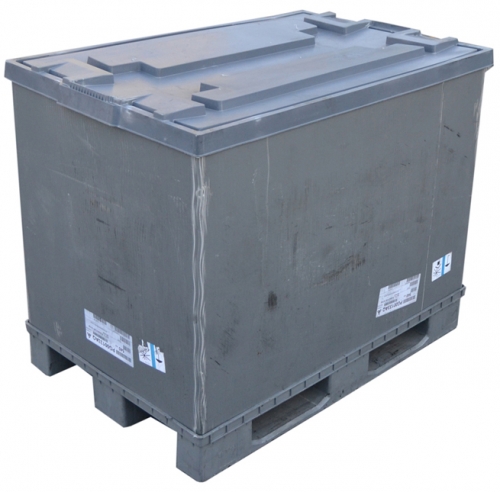 Contenedor Polybox, usado de fácil limpieza y montaje, con capacidad para 500 kg.
