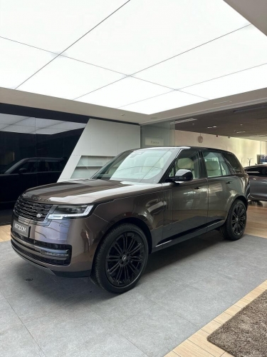  Exclusive Land Rover Range Rover P400 MHEV presented in AVTODOM Land Rover Altufyevo