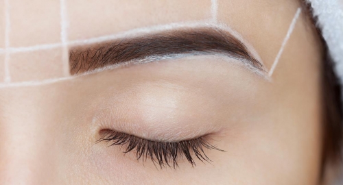 Una clínica donde realizar un injerto de cejas en granada