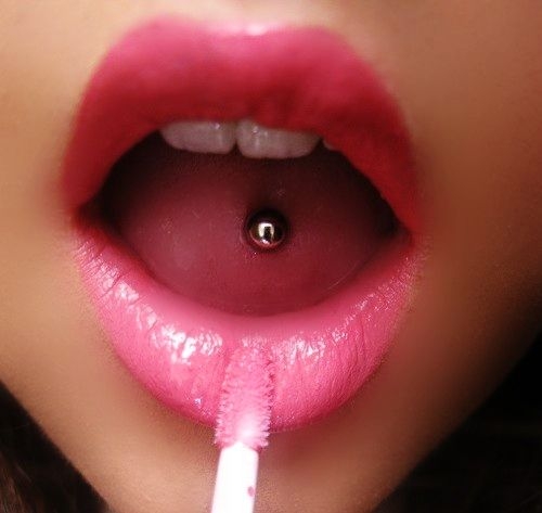 ¿Tu piercing te está dañando la boca?