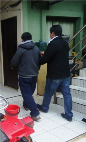 Un padre flagela a su hijo hasta enviarlo al hospital