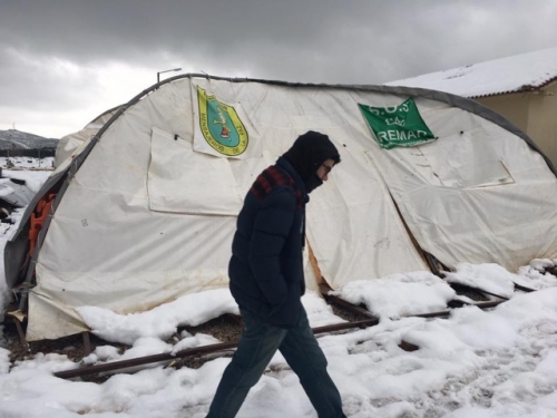 Llamado urgente: el temporal destruye las instalaciones de refugiados en Malakasa