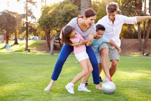 El 40% de las familias españolas siente que no pasa suficiente tiempo con sus hijos, según un estudio