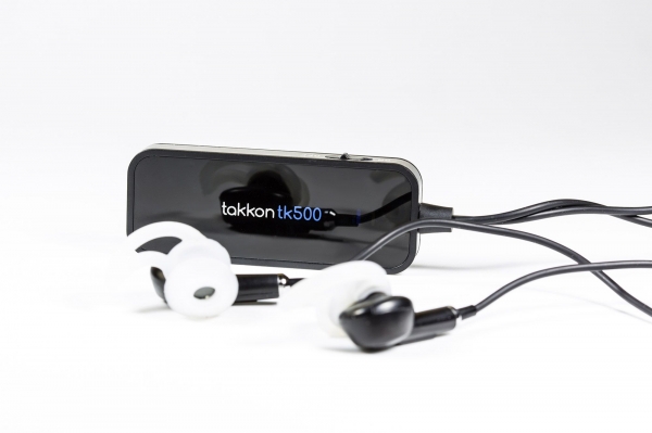Takkon presenta un dispositivo para atenuar el impacto de los ronquidos