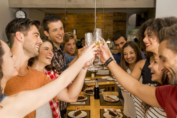 Málaga se anticipa a la Navidad: a finales de noviembre, llegan las cenas de empresa