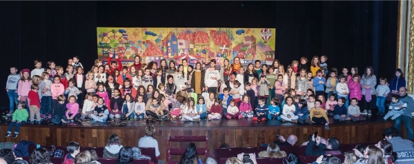 Multitudinaria fiesta infantil de Navidad organizada por el Colegio de Enfermería de Gipuzkoa