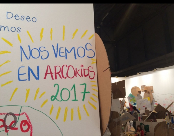 Carlin dona material de papelería a la Fundación Pequeño Deseo para ARCOKids