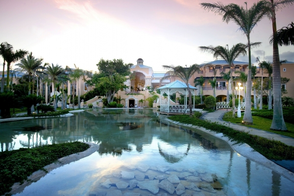 El hotel boutique Royal Hideaway Playacar redefine el lujo en plena Riviera Maya