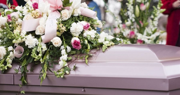 El significado de las coronas en los velatorios, según Floristería del Tanatorio