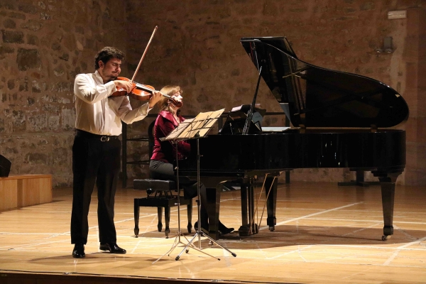 Un brillante concierto de piano, y de viola con piano, cierra el año musical de Bell´Arte Europa