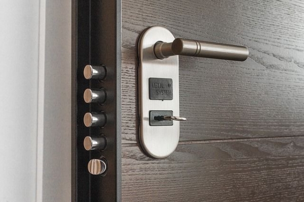 Crece la demanda de puertas blindadas como medida de protección para empresas y viviendas