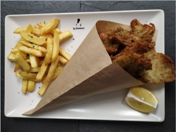 La Andaluza del Paseo Pintor Rosales, un rincón donde saborear el auténtico pescaíto frito del sur