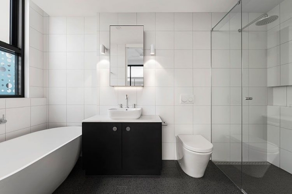 Consejos para remodelar el baño y que luzca de ensueño, según mamparadeducha.com.es y topgrifo.com.es