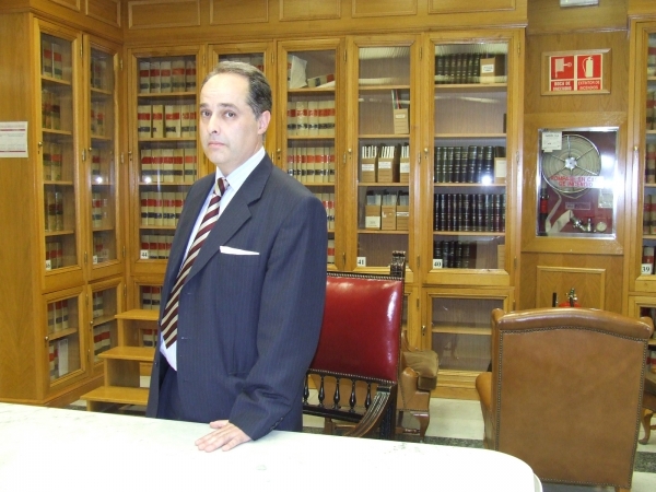 Si necesita a un Abogado experto en Urbanismo e Inmobiliario acuda a la Asociación Española de Abogados Urbanistas. 
